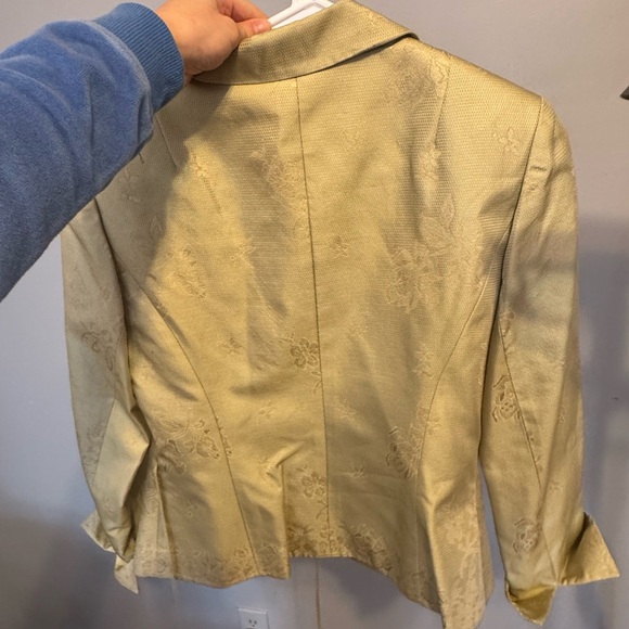 Elegant Cream Women's Blazer - Picture 4 of 4